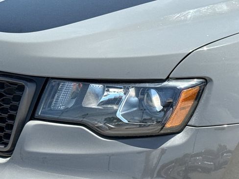 Used 2019 Jeep Grand Cherokee Trailhawk AWD/4WD image 4