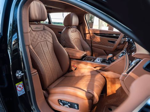 Used 2025 Bentley Flying Spur Plug-In Hybrid AWD/4WD image 60