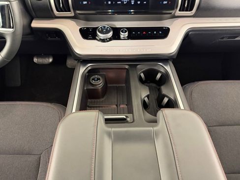 Used 2025 Ford Expedition Active AWD/4WD image 16
