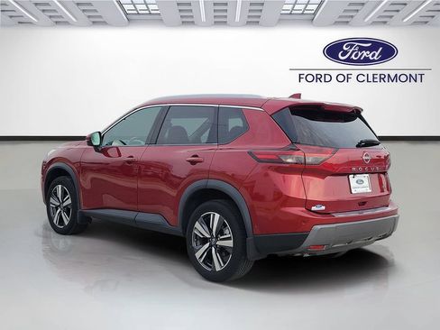 Used 2024 Nissan Rogue SL FWD image 3