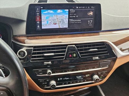 Used 2020 BMW 530i w/ Premium Package RWD image 13