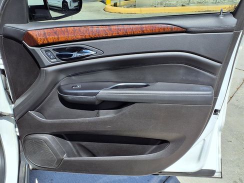 Used 2016 Cadillac SRX Luxury image 11