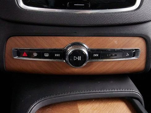 Certified 2023 Volvo XC90 B5 Plus w/ Protection Package Premier AWD/4WD image 18