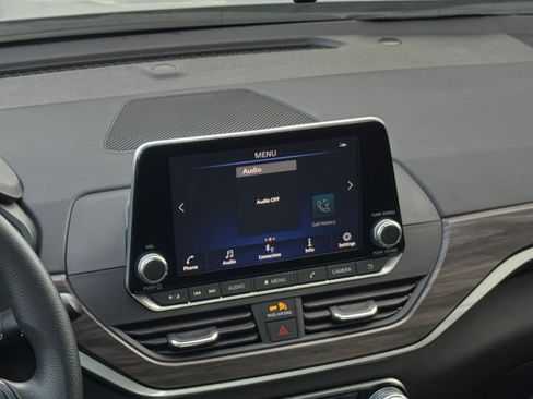 Used 2025 Nissan Altima 2.5 SV image 17