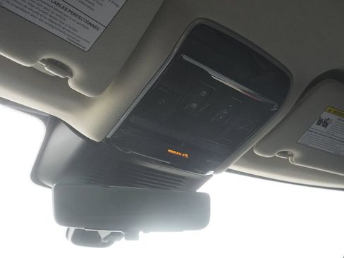 Used 2023 Land Rover Range Rover SE image 16