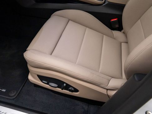 New 2026 Porsche Macan 4 Electric AWD/4WD image 17