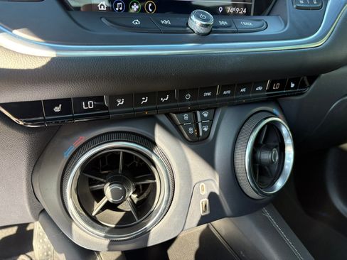 Used 2020 Chevrolet Blazer LT FWD image 23