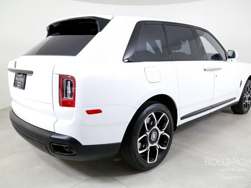 Used 2024 Rolls-Royce Cullinan Black Badge image 2