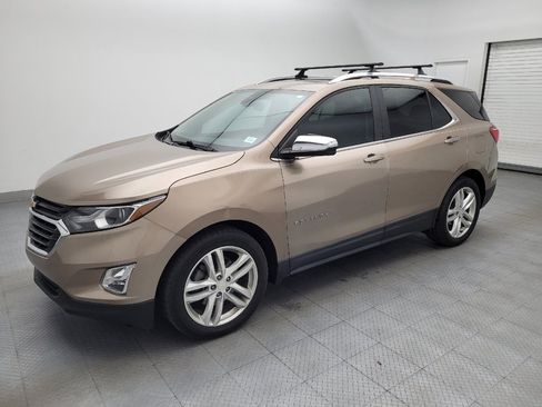 Used 2018 Chevrolet Equinox Premier FWD image 2