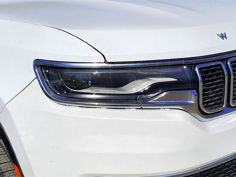 Used 2022 Jeep Wagoneer Series III image 2