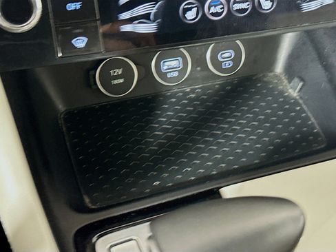 Used 2025 Genesis G70 2.5T RWD image 26