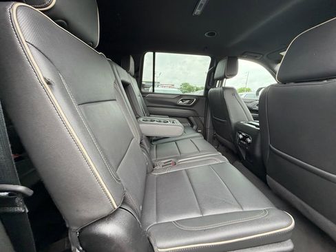 Used 2024 GMC Yukon XL SLT AWD/4WD image 17