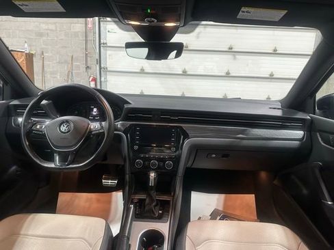 Certified 2022 Volkswagen Passat 2.0T R-Line image 17