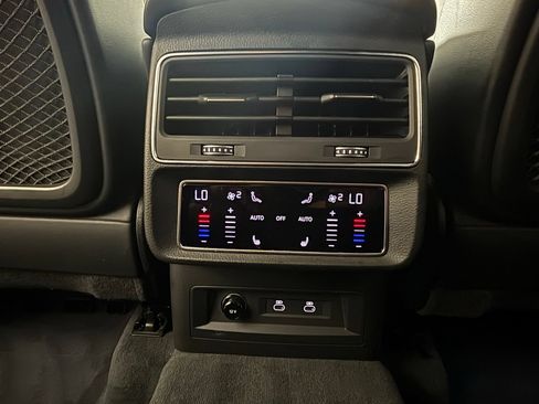 Used 2025 Audi SQ7 Prestige w/ Prestige Package AWD/4WD image 19