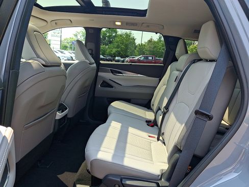 Certified 2026 INFINITI QX60 Luxe w/ Cargo Package AWD/4WD image 11