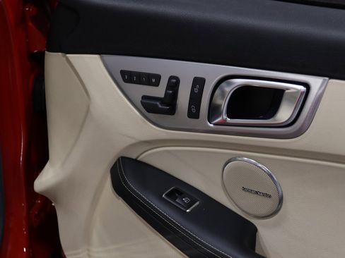 Used 2012 Mercedes-Benz SLK 350 image 34