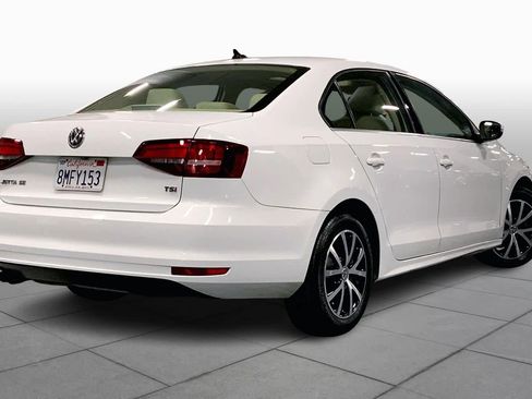 Used 2017 Volkswagen Jetta SE image 12