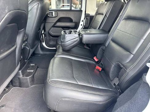 Used 2019 Jeep Wrangler Unlimited Sahara w/ Cold Weather Group AWD/4WD image 14