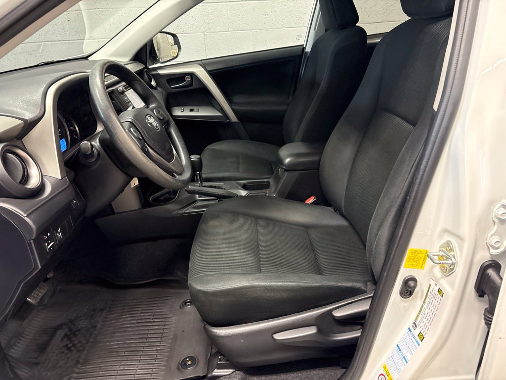 Used 2016 Toyota RAV4 LE AWD/4WD image 16