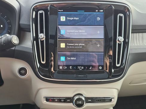 Used 2023 Volvo XC40 B5 Plus w/ Climate Package image 5