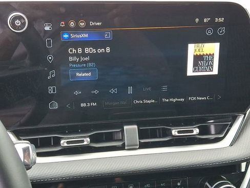 Used 2025 Chevrolet Equinox LT FWD image 12