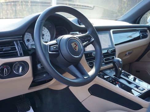 Used 2024 Porsche Macan image 10
