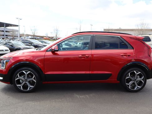 Certified 2025 Kia Niro EX Touring image 7