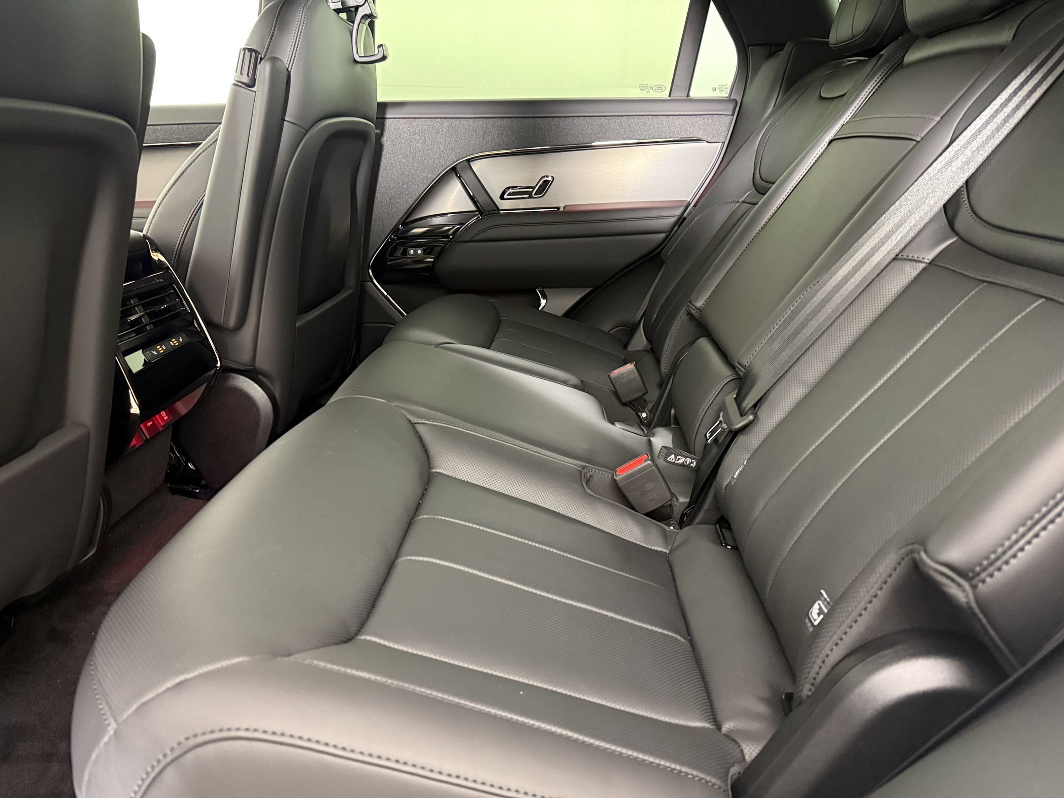 New 2027 Land Rover Range Rover Sport SE AWD/4WD image 23