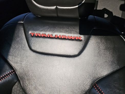 Used 2019 Jeep Cherokee Trailhawk w/ Comfort/Convenience Group image 37