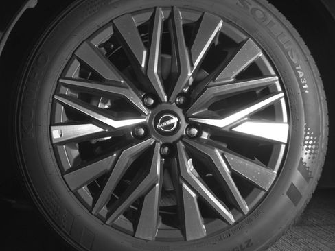Used 2025 Nissan Altima 2.5 SV FWD image 12