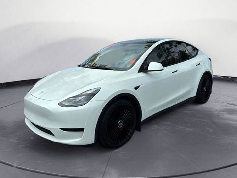 Used 2022 Tesla Model Y Performance AWD/4WD image 3
