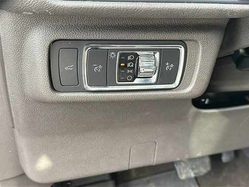 Used 2021 Lincoln Corsair Standard w/ Premium Package image 16