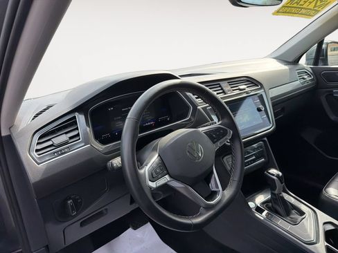 Used 2024 Volkswagen Tiguan SE FWD image 18