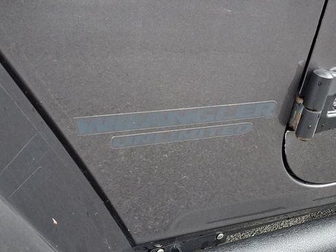 Used 2016 Jeep Wrangler Unlimited Sahara AWD/4WD image 7