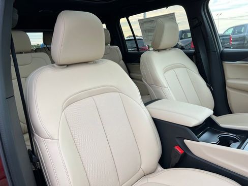 New 2025 Jeep Grand Cherokee L Limited w/ Luxury Tech Group II image 13