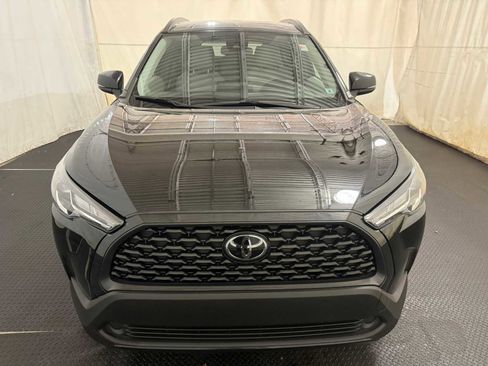 Certified 2022 Toyota Corolla Cross LE image 3