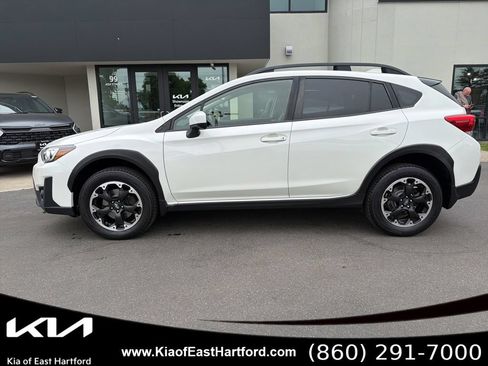 Used 2023 Subaru Crosstrek 2.0i Premium AWD/4WD image 2