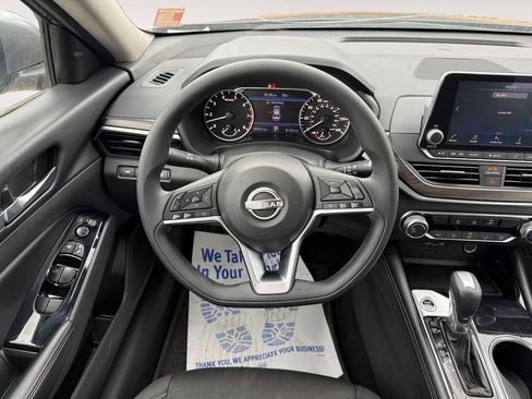 Used 2023 Nissan Altima 2.5 SV image 12