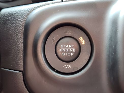 Used 2022 Jeep Wrangler Unlimited Sahara w/ Cold Weather Group AWD/4WD image 14
