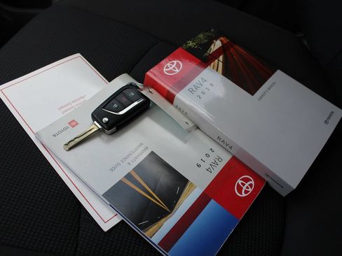Used 2019 Toyota RAV4 LE w/ Carpet Mat Package FWD image 27