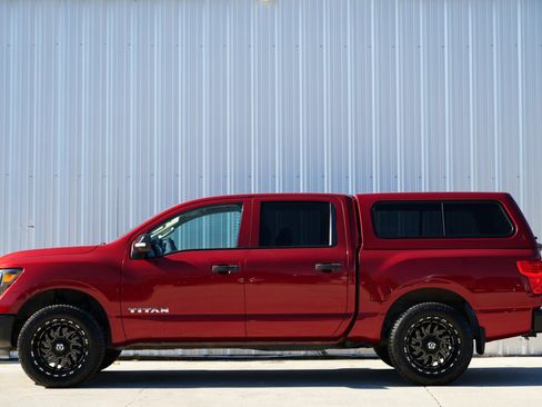 Used 2017 Nissan Titan S image 7