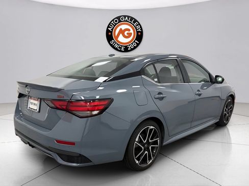 Used 2025 Nissan Sentra SR w/ SR Premium Package FWD image 3