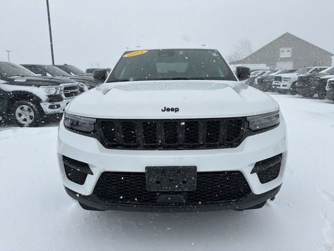 Used 2023 Jeep Grand Cherokee Altitude image 8