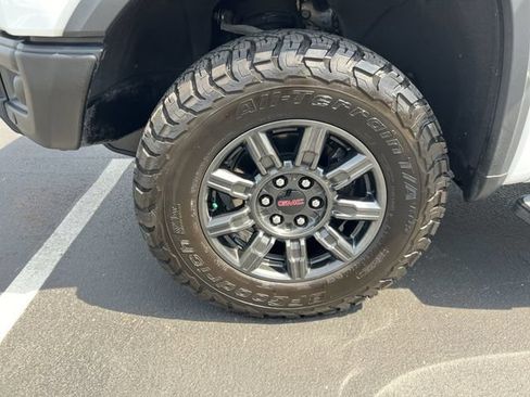 Used 2024 GMC Sierra 1500 AT4X AWD/4WD image 8