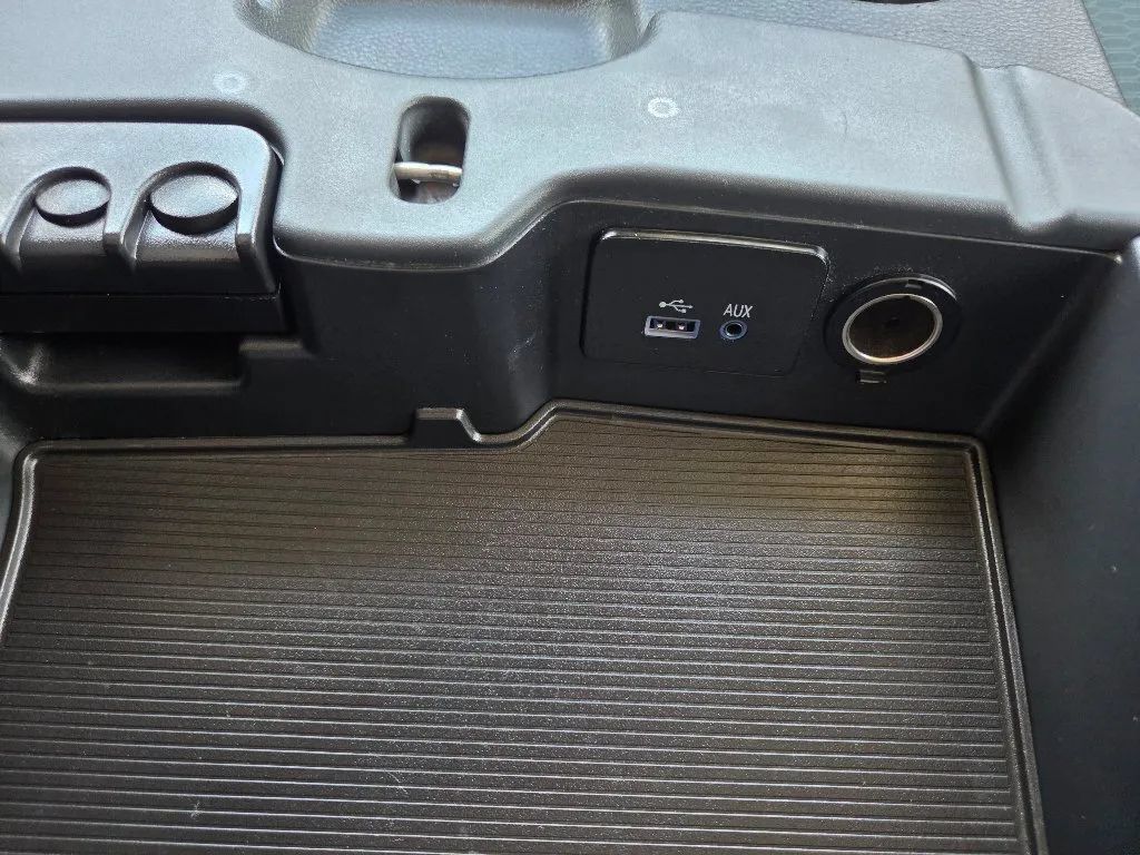 Used 2015 RAM 1500 Classic SLT RWD image 35