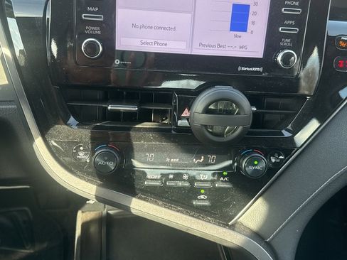 Certified 2022 Toyota Camry SE image 9