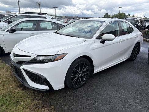 Used 2022 Toyota Camry SE w/ Carpet Mat Package (TMS) FWD image 4