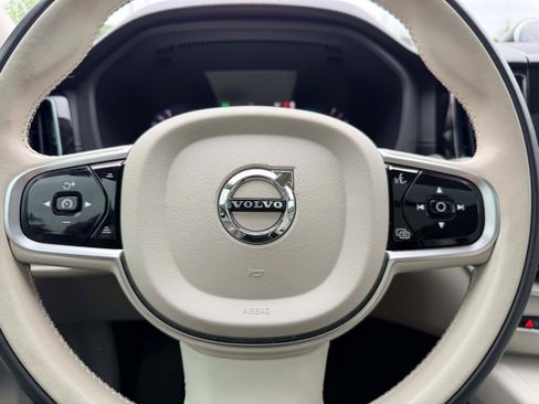 Certified 2023 Volvo XC60 B5 Ultimate w/ Protection Package Premier FWD image 19