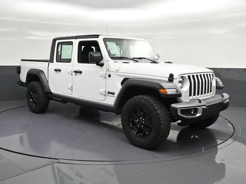 Used 2023 Jeep Gladiator Sport AWD/4WD image 5
