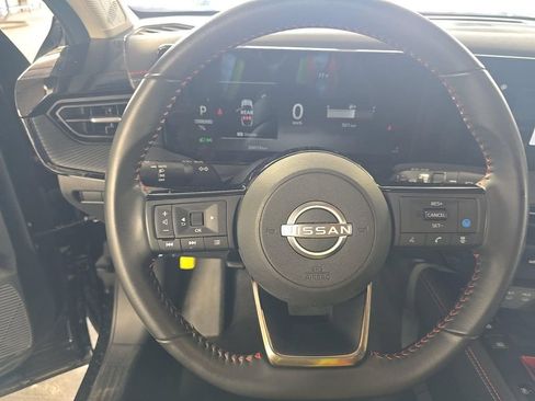 Used 2025 Nissan Kicks SR FWD image 8